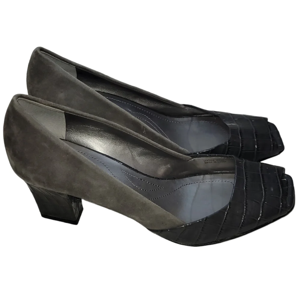 Tahari Lindsey Leather Suede Textured Open Toe Heels Size 7M - Picture 2 of 10